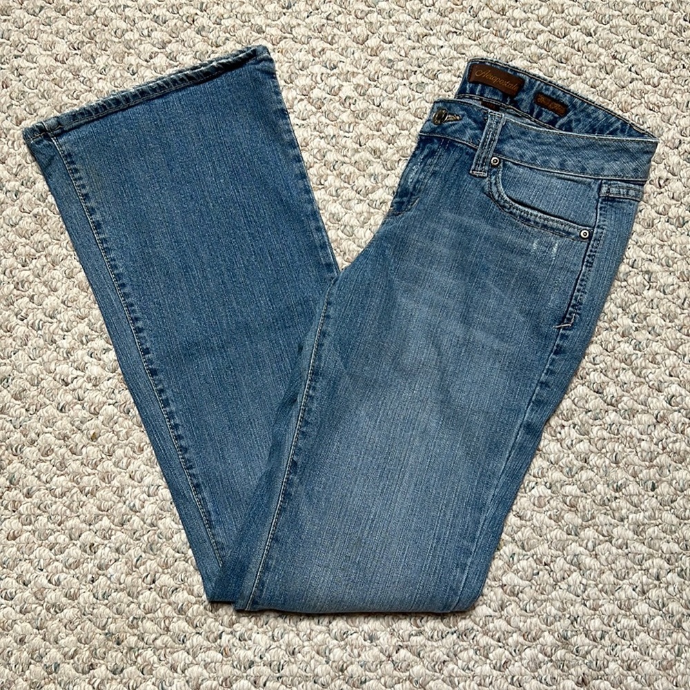 1/2L Aeropostale stretch flare jeans. Very faint stain on back as shown